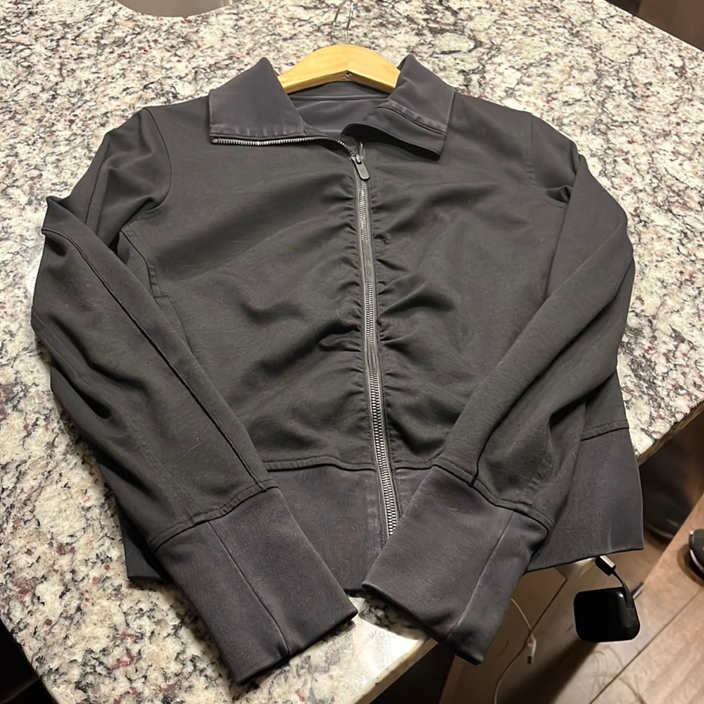 lululemon cropped and ruched zip up jacket Size 6